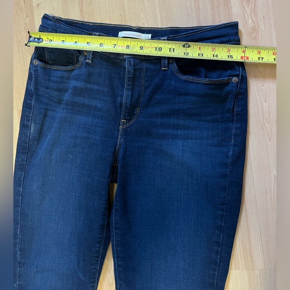 ❤️Levi's Women's Classic Straight Stretch Mid Rise Easy Fit Jeans Size 6M - Picture 7 of 8